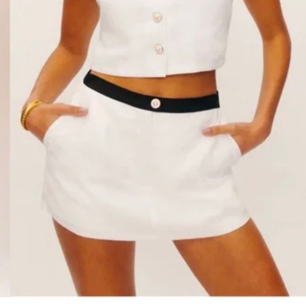 NWOT Reformation white shorts Sz 12